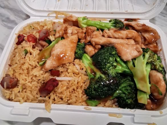 6. Chicken with Broccoli Combo Platter 芥兰鸡